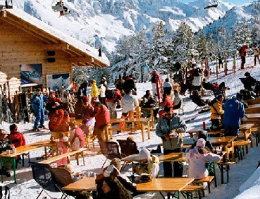 18 ЖЕРТВИ,ПОВЕЧЕТО ЧУЖДЕНЦИ, В САМОЛЕТНА КАТАСТРОФА В НЕПАЛ