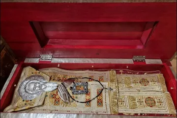 За новия патриарх! Чудодейни мощи в София