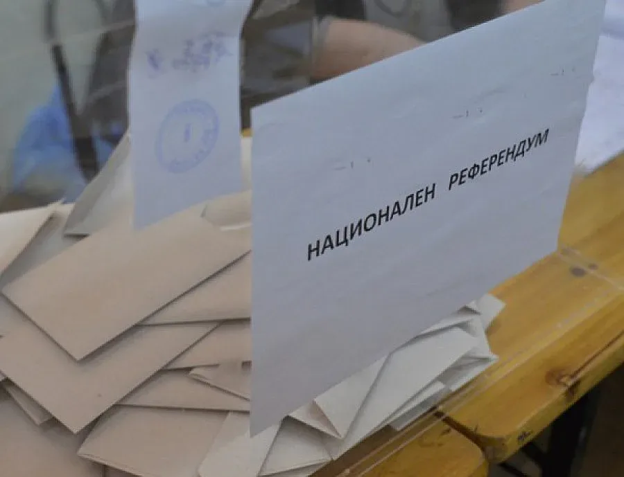 Късо съединение унищожи яхта в склад