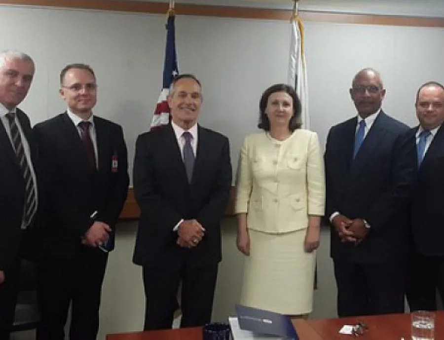 Пиронкова стигна до мач със Сафина