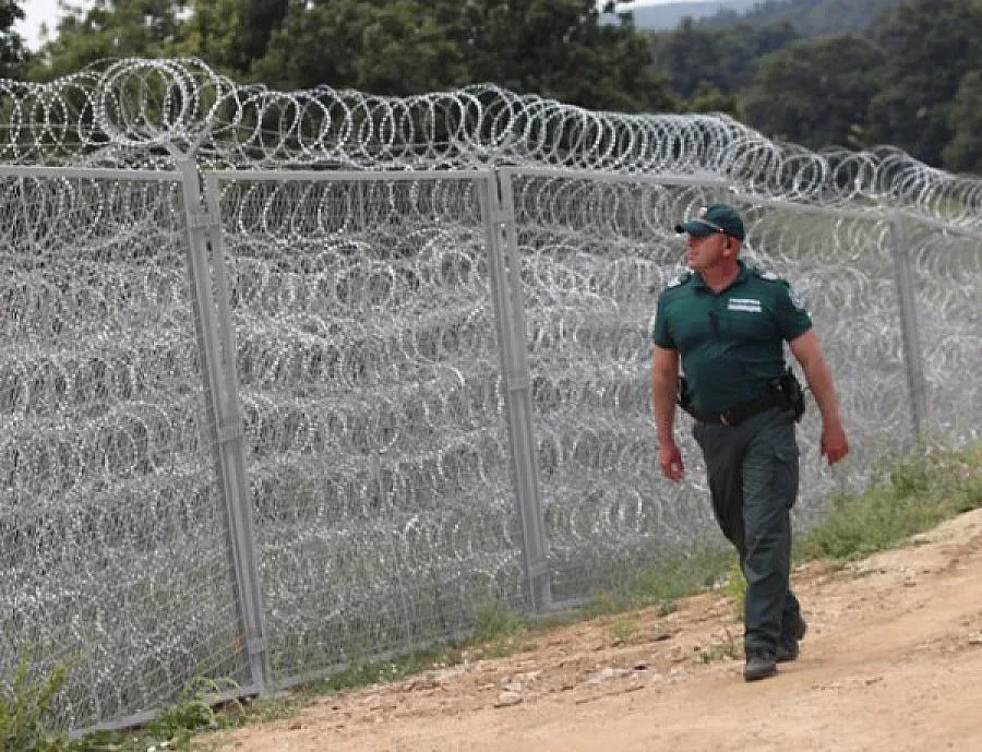 Алонсо и Хамилтън най-бързи в Сингапур