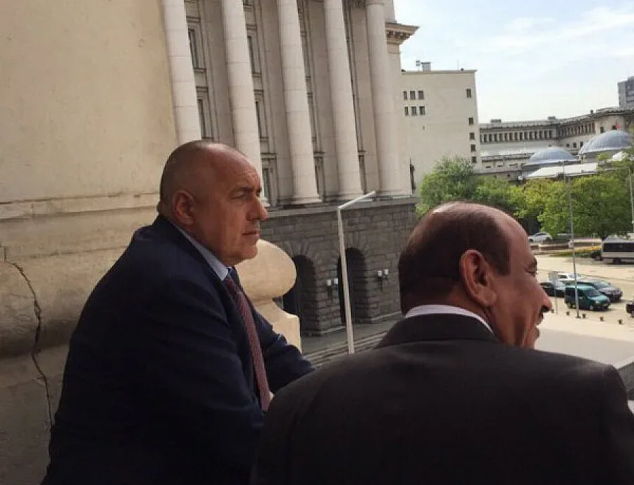 Полицай загина при сблъсък със спряла кола
