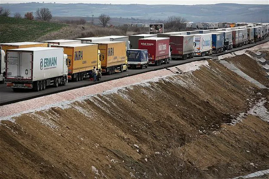 Шофьор гази старица на пешеходна пътека