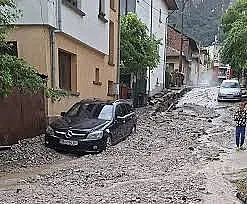 Буря помете вълшебен български град! Удари и втори /ОБНОВЕНА/