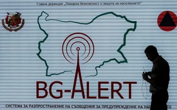 Телефоните пищят. Проверка в половин България