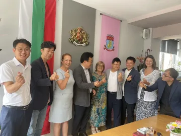Корейските журналисти се влюбиха в Казанлък