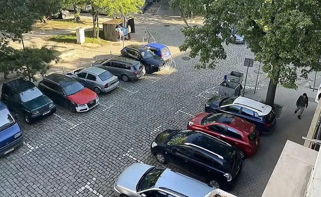 Граждани и полиция се хванаха за гушите заради зелена зона в София