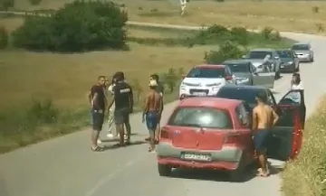 Роми пребиха шофьор на автобус! Лъснаха жестоки детайли от инцидента