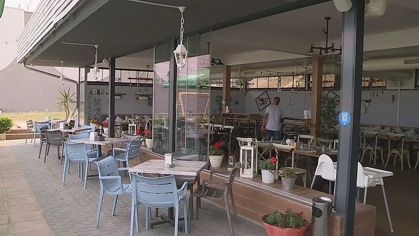 Радост за бизнеса. Ученици се юрнаха на работа по морето