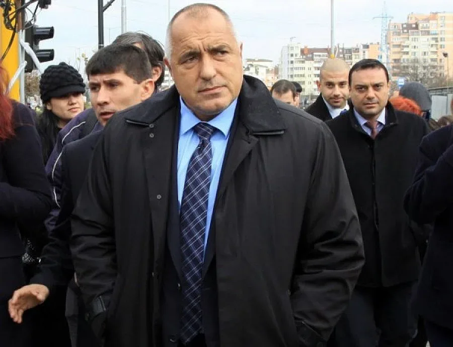 Ремонтират пътя от град Шипка до върха