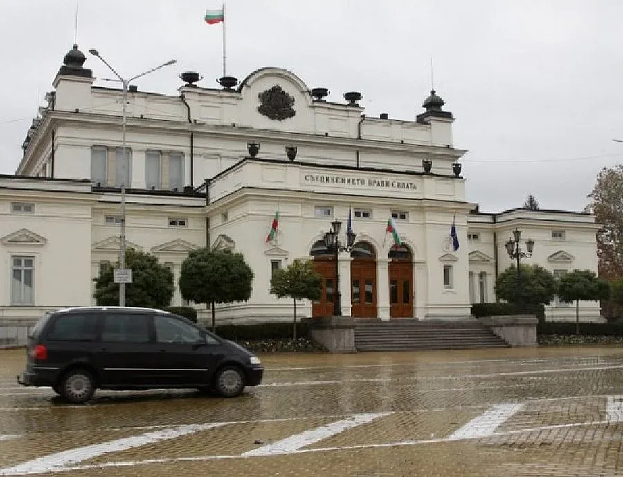 ПОЛИЦИЯТА ПРАТИ ПОДКРЕПЛЕНИЕ ПРЕД ПЕТО РПУ