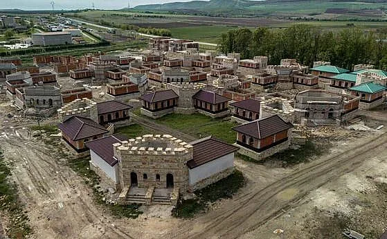 "Величие" се развихри. Хиляди на средновековен събор