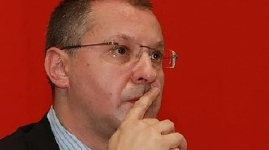 Министър Вълчев умее и таекуон-до