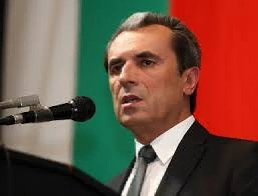 60 прибрани на гейпарада