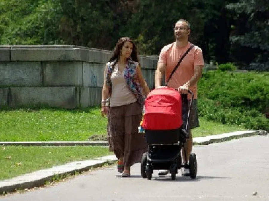 Нефтените петна пристигнаха на плажа