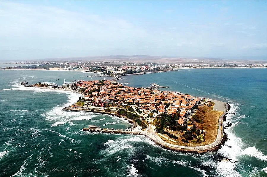 Кола блъсна дете, докато пресича магистралата