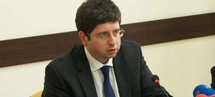 Пиронкова бие колумбийка на трева