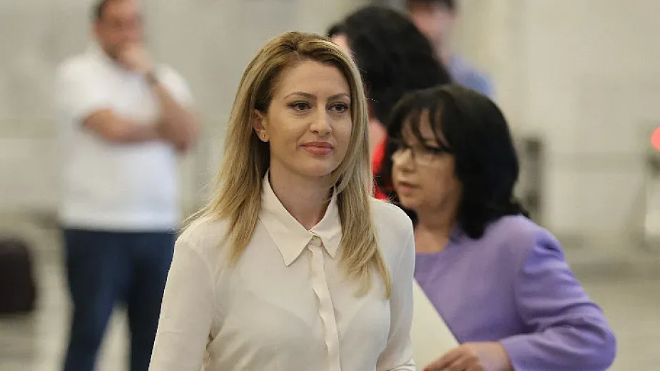 Бял дим в парламента. Избраха Рая Назарян за председател