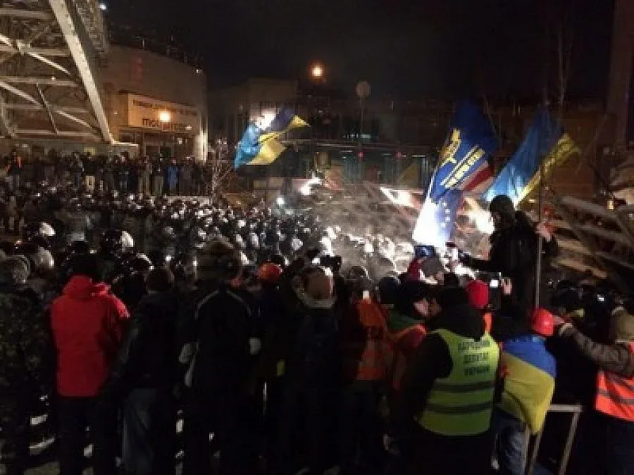 Млада шофьорка удари пешеходци на зебра