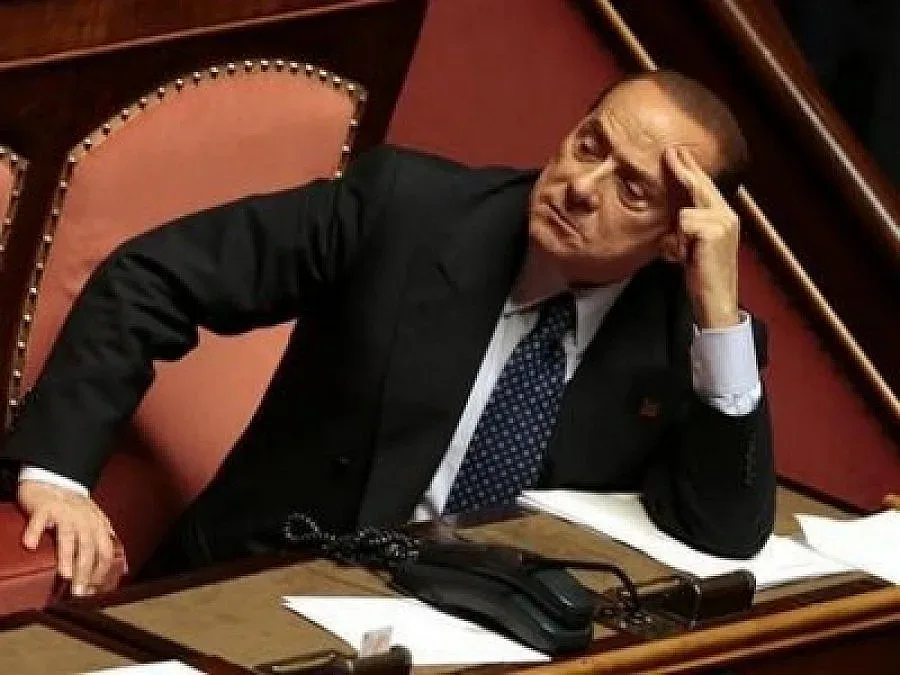 Британският премиер гради рейтинг по телефона