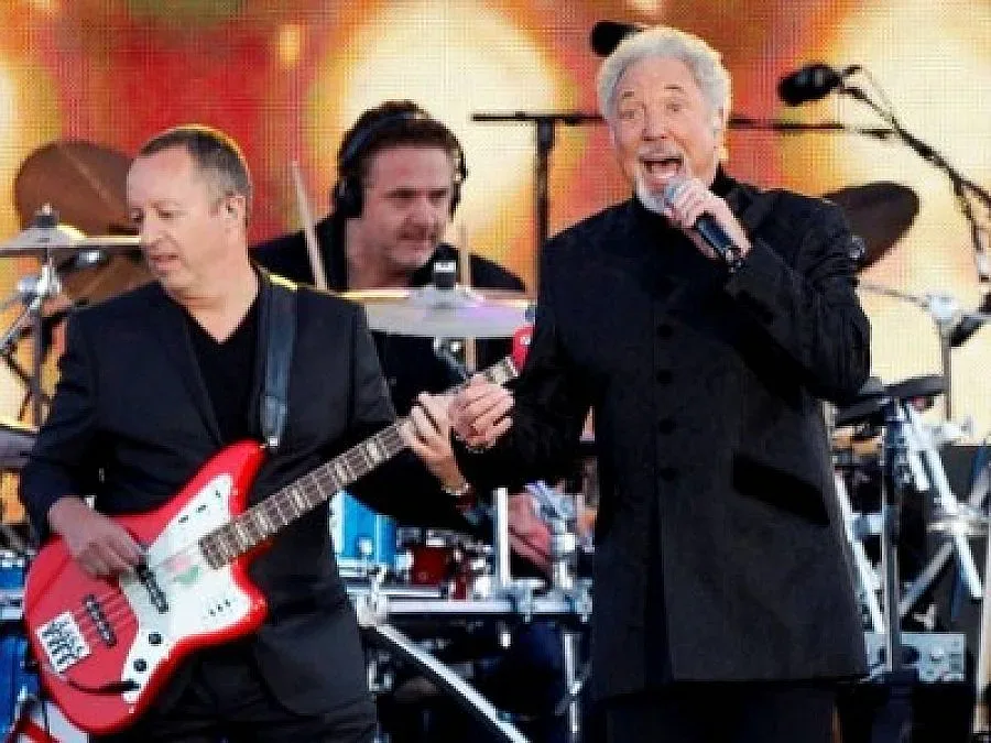 ПЪТИЩАТА В СТРАНАТА