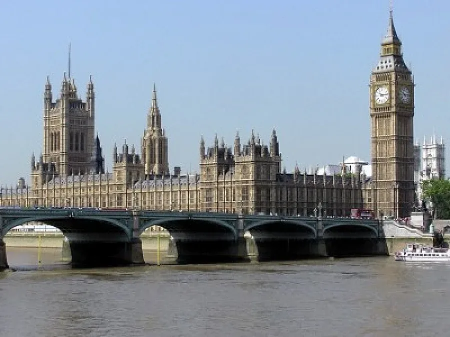 М-Тел дава 120 000 лв. за плажен волейбол