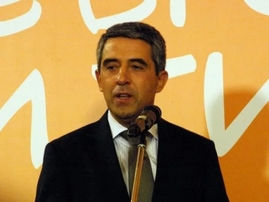 Рулетката за Бербатов все още се върти