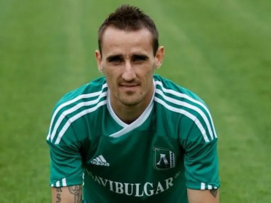 5000 аплодират задочно Доган