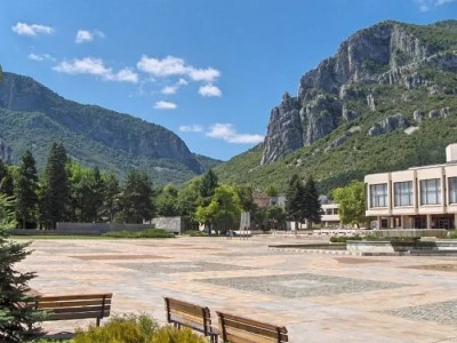 Закриват заспали научни институти