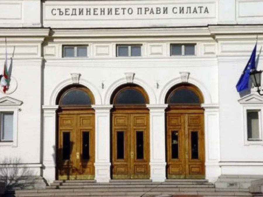 Брюксел си поръча хайка за четирима