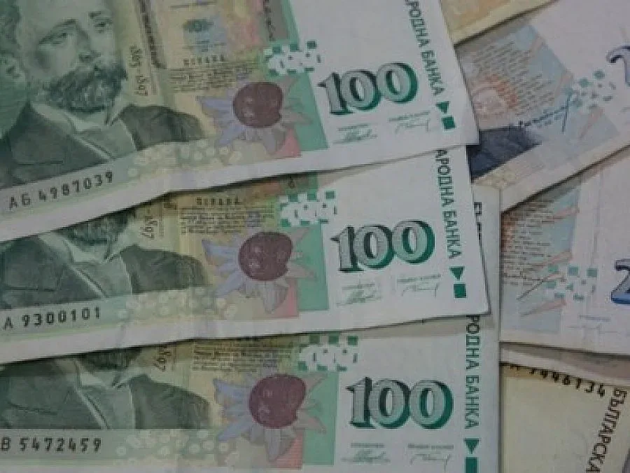 Топалов диша във врата на лидера