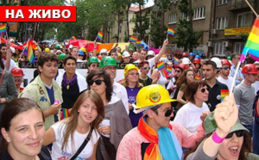 Оставиха в ареста нелегалния оръжейник