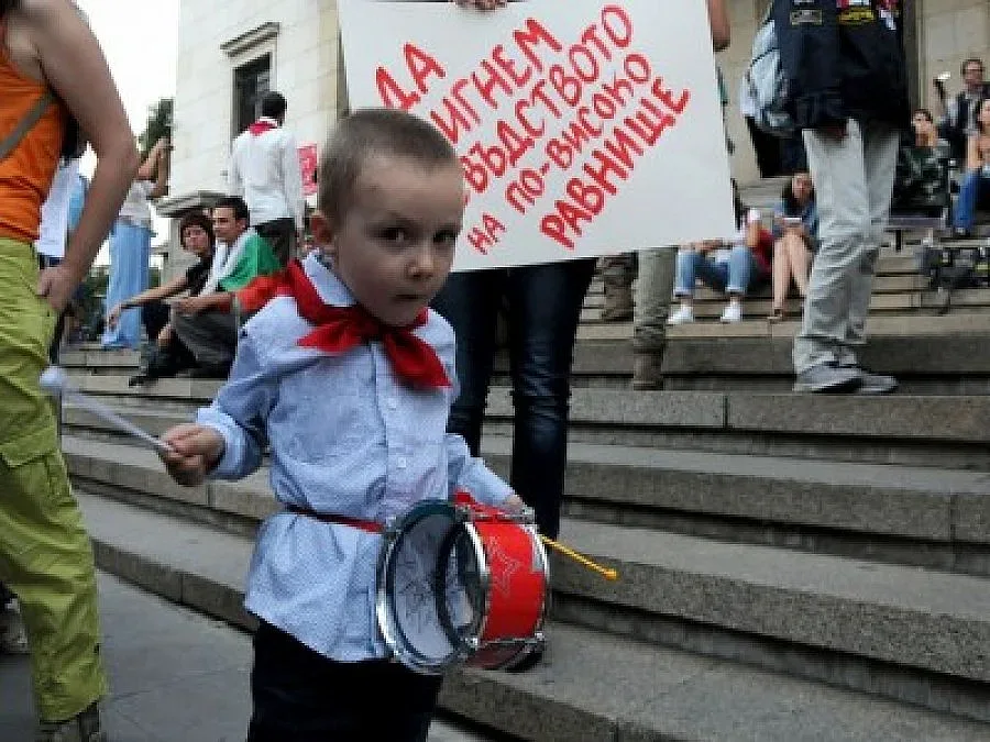 Пребиха до смърт 18-годишен в спор за кон