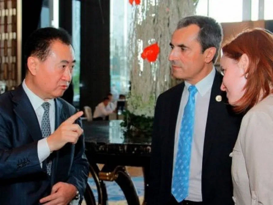 Три деца в болница, подкарали сами автомобил