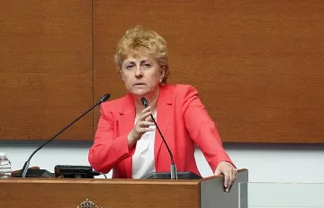 Стихове звучат в парламента от името на "Величие"