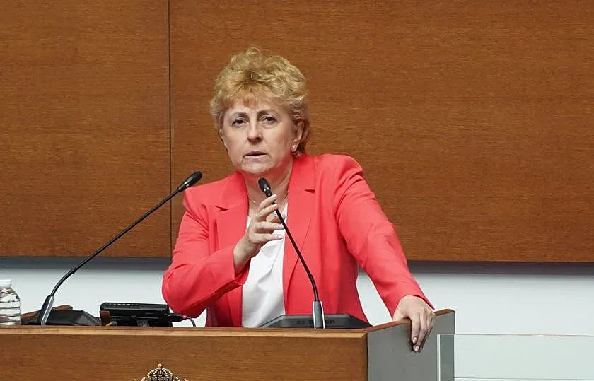 Стихове звучат в парламента от името на "Величие"