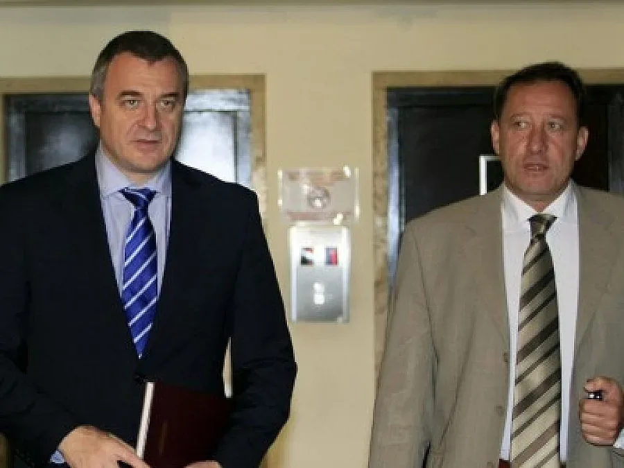 Разкриха нелегална оръжейница в Казанлък