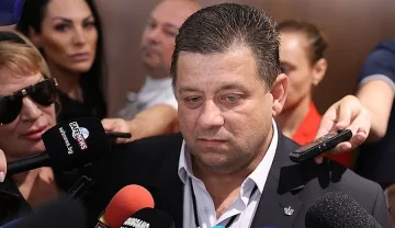 Екшън на старта на парламента! Изведоха Николай Марков от залата