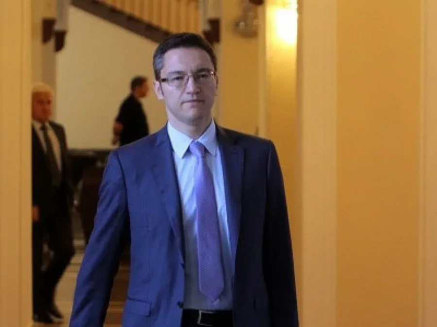 Здравният министър на среща с лекарския съюз в родния си град