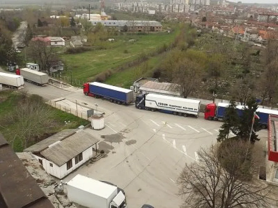 Торнадо отнесе 16 души, рани 100