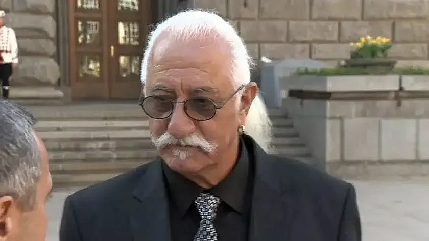 Първи думи от Етиен Леви преди клетвата. Кой дава сили на "Величие"