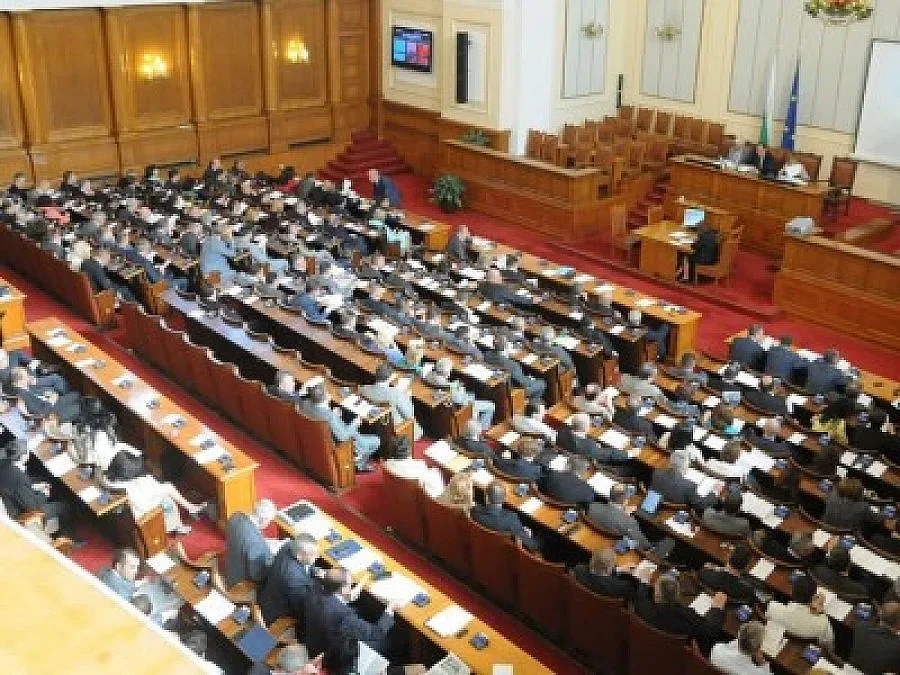 НС продължава промяната на просветния закон 
