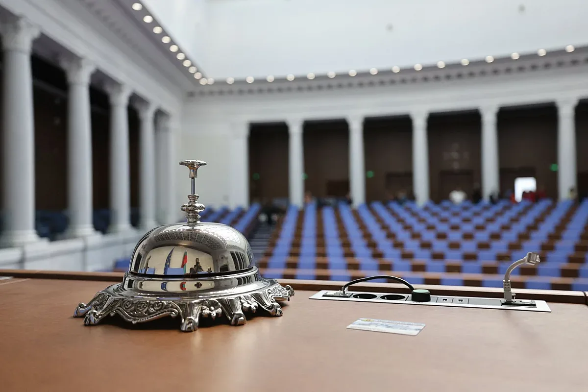 Напрегнат ден! Първо заседание на новото Народно събрание
