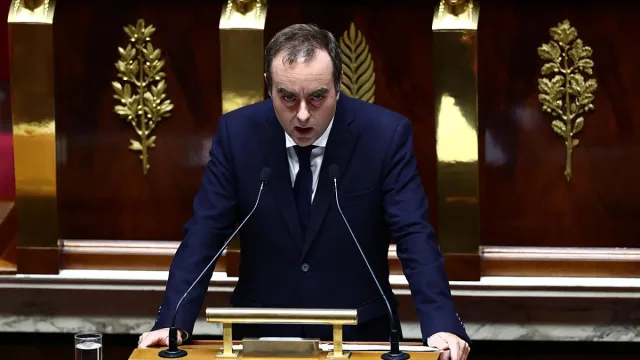 Франция замразява пенсионната реформа, за да избегне нова политическа буря
