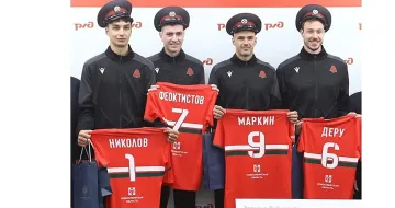 Вкараха в армията наша световна волейболна звезда!