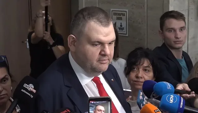 Пеевски за властта: Изчаквам ги. Трябва им време до понеделник