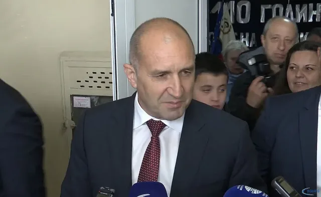 Скандален Радев! Пак премина границата между институция и партия