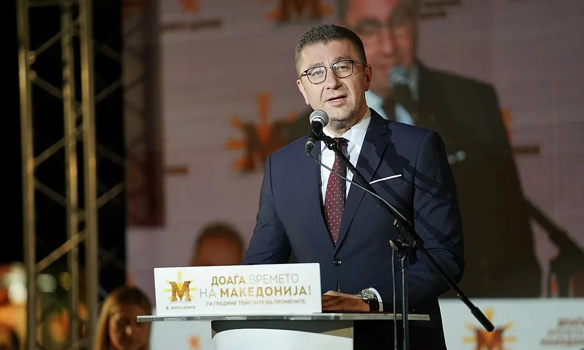 Мицкоски предизвика София! Няма промени в конституцията без гаранции