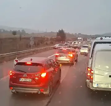 Брутално меле на "Тракия" с три коли. Има пострадали 
