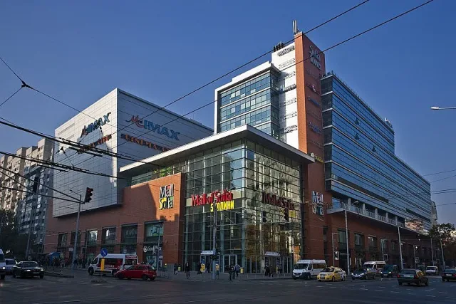 Паника в столичен мол! Намушкаха момче